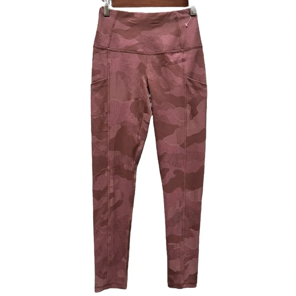 The North Face Women's Luxe Motivation Pocket 7/8 Legging NWT Small Maroon Camo - Picture 2 of 12